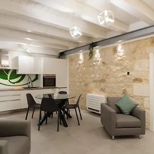 https://lovely-modern-apartment.sicilyhotelsitaly.net