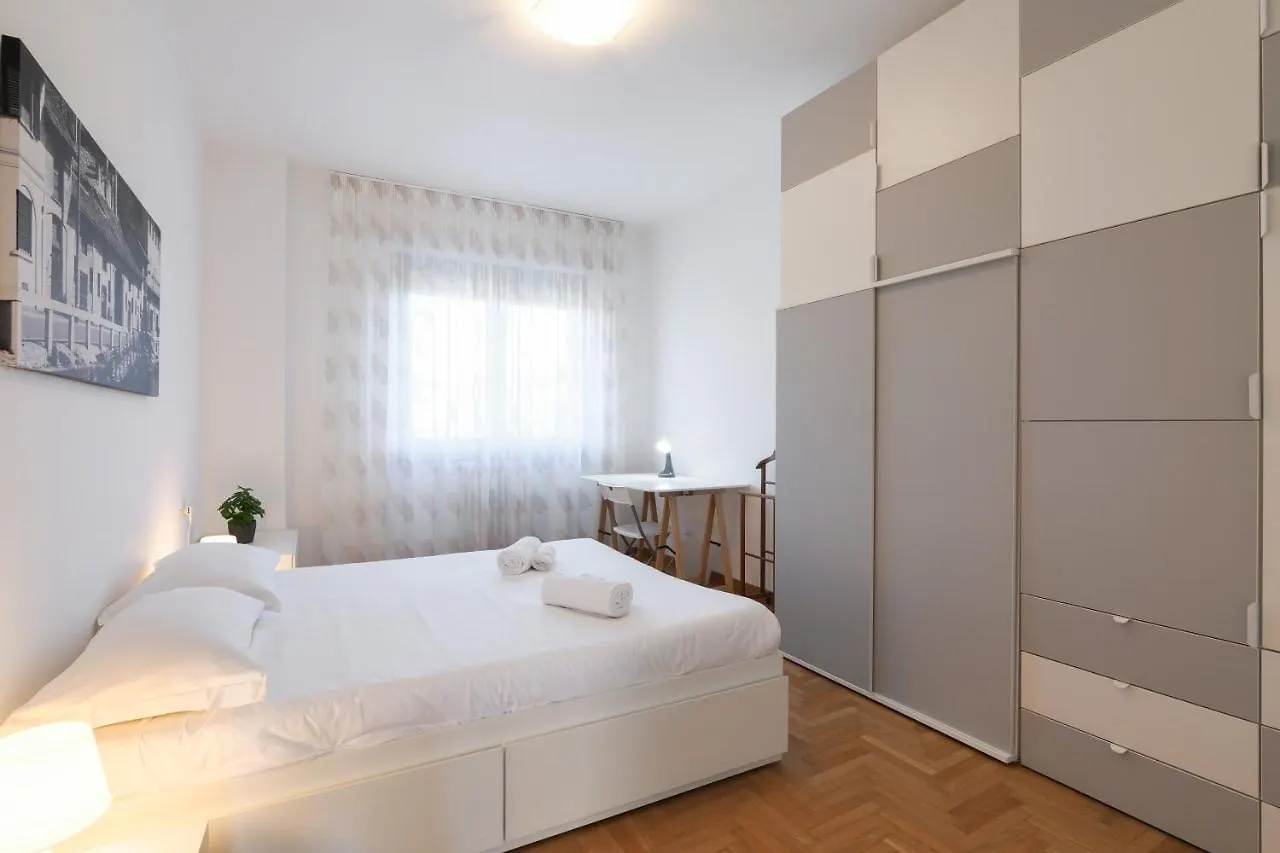 Apartman Primopiano - Novara Milánó